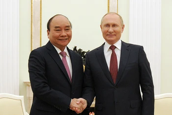 Chủ tịch nước Nguyễn Xuân Phúc và Tổng thống Vladimir Putin.