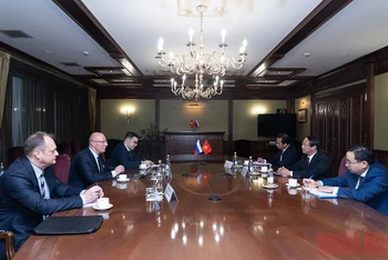 Phó Thủ tướng Lê Văn Thành làm việc với Phó Thủ tướng Dmitry Chernyshenko. (Ảnh: Thanh Thể)
