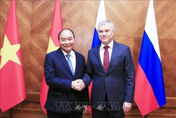 Chủ tịch nước Nguyễn Xuân Phúc gặp Chủ tịch Duma Quốc gia Nga Vyacheslav Volodin. (Ảnh: Thống Nhất/TTXVN)