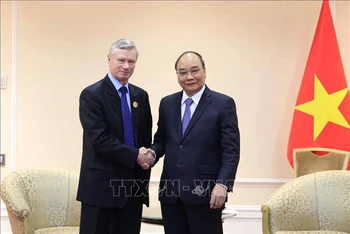 Chủ tịch nước Nguyễn Xuân Phúc và ông Vladimir Buyanov, Chủ tịch Hội Hữu nghị Nga-Việt. (Ảnh: TTXVN)