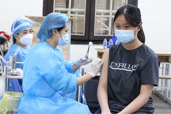 Hà Nội đang đẩy nhanh tiêm vaccine cho học sinh để sớm tạo miễn dịch cộng đồng.