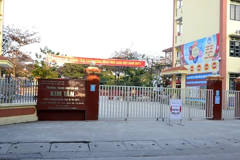 Phong tỏa Trường trung học cơ sở Kim Tân.