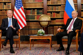 Tổng thống Mỹ Joe Biden gặp người đồng cấp Nga Vladimir Putin tại Geneva, Thụy Sĩ, tháng 6 vừa qua. (Ảnh Reuters)