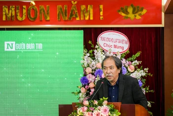Nhà văn Nguyễn Quang Thiều phát biểu tại lễ vận động.