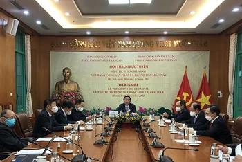 Đồng chí Nguyễn Trọng Nghĩa, Bí thư Trung ương Đảng, Trưởng Ban Tuyên giáo Trung ương phát biểu khai mạc hội thảo.