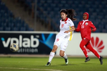 Thanh Nhã ghi 2 bàn trong chiến thắng 16-0 trước đội tuyển nữ Maldives hôm 23/9. (Ảnh: VFF)