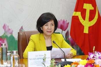 Đồng chí Nguyễn Thị Hoàng Vân, Phó Trưởng Ban Đối ngoại Trung ương dự hội thảo trực tuyến. (Ảnh: TTXVN)
