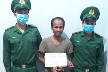 Đối tượng Trần Quang Đại bị lực lượng Bộ đội Biên phòng tỉnh Kon Tum bắt giữ.