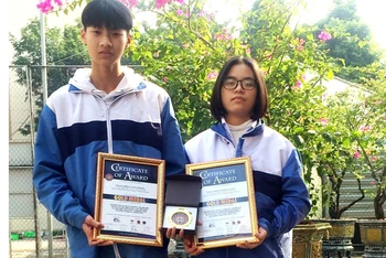 Hai học sinh Trường THPT Chuyên Lào Cai đoạt Huy chương vàng cuộc thi “Sáng chế Quốc tế Prix Eiffel 2021” 