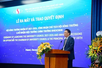 Giáo sư, Viện sĩ Châu Văn Minh, Chủ tịch Viện Hàn lâm Khoa học và Công nghệ Việt Nam.