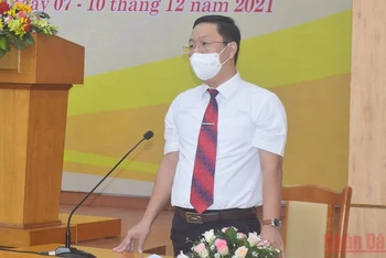 Giám đốc Sở Xây dựng tỉnh Quảng Ngãi Nguyễn Công Hoàng lý giải đáp nguyên nhân ngập úng. (Ảnh: HIỂN CỪ)