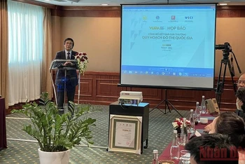 Chủ tịch VUPDA Trần Ngọc Chính, Trưởng ban tổ chức Giải thưởng VUPA 2020 phát biểu tại họp báo.