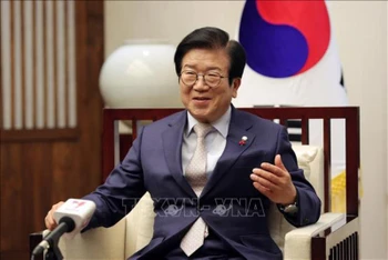 Chủ tịch Quốc hội Hàn Quốc Park Byeong-seug trả lời phỏng vấn TTXVN tại Hàn Quốc. 