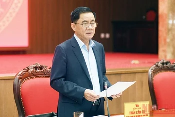 Đồng chí Trần Cẩm Tú phát biểu kết luận cuộc làm việc.