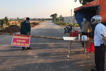 Lập 7 chốt kiểm dịch tại xã Hòa Bình (huyện Hưng Hà, tỉnh Thái Bình).