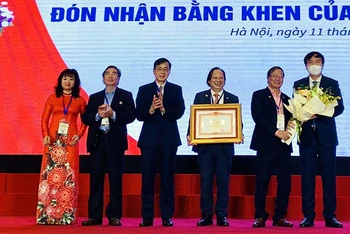 Hội Phổi Việt Nam vinh dự nhận Bằng khen của Thủ tướng Chính phủ.