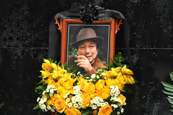 Di ảnh nhạc sĩ Phú Quang tại tang lễ sáng 13/12 ở Hà Nội. (Ảnh: Thành Đạt)