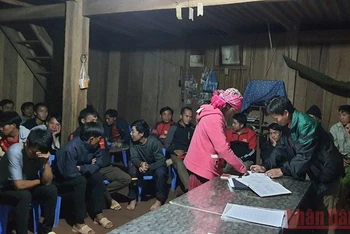 Chính quyền địa phương lấy ý kiến người dân bản Pa Tết điều chuyển dân cư về tỉnh Điện Biên.