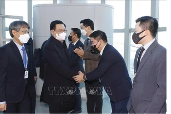 Lễ đón Chủ tịch Quốc hội Vương Đình Huệ tại Sân bay quốc tế Incheon, thủ đô Seoul. (Ảnh: Doãn Tấn/TTXVN)