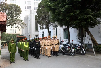 Công an thành phố Hà Nội tổ chức ra quân bảo đảm an ninh trật tự dịp Tết Nguyên đán 2022.