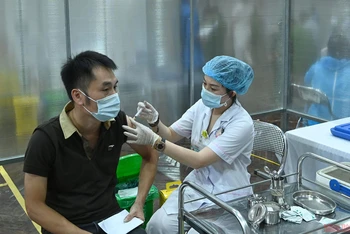 Thủ tướng Phạm Minh Chính yêu cầu Bộ trưởng Y tế chỉ đạo các biện pháp đẩy nhanh chiến dịch tiêm vaccine phòng Covid-19. (Ảnh minh họa)