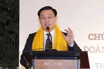 Chủ tịch Quốc hội Vương Đình Huệ phát biểu tại chương trình. (Ảnh: TTXVN)