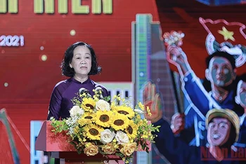 Đồng chí Trương Thị Mai phát biểu ý kiến tại chương trình.