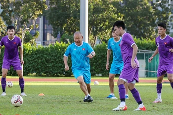 Đội tuyển Việt Nam tập luyện trước trận đấu với đội tuyển Indonesia. Ảnh VFF
