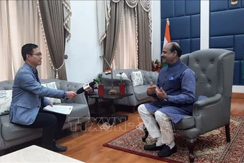 Chủ tịch Hạ viện Ấn Độ Om Birla trả lời phỏng vấn của phóng viên thường trú TTXVN tại New Delhi.