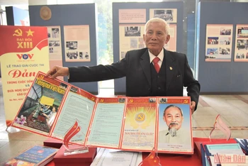 Giải Nhất cuộc thi “Đảng trong cuộc sống của tôi” thuộc về tác giả Lê Reo (77 tuổi, huyện Triệu Sơn, Thanh Hóa). (Ảnh: Minh Duy)