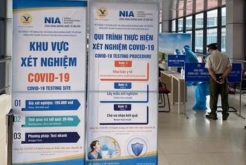 Tạm dừng dịch vụ xét nghiệm nhanh Covid-19 tại sân bay Nội Bài
