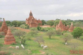 Một góc cố đô Bagan, Myanmar. (Ảnh: HOÀNG LINH)