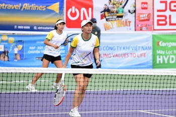 Vượt qua loạt loạt super tie-break đầy kịch tính, Phan Như Quỳnh và Trần Thụy Thanh Trúc giành chức vô địch đôi nữ, sau khi chỉ về nhì ở giải năm ngoái. (Ảnh: VTF)