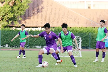 Đội tuyển Việt Nam tập luyện với quyết tâm có ba điểm trước Campuchia. Ảnh: VFF