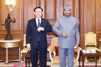 Chủ tịch Quốc hội Vương Đình Huệ hội kiến Tổng thống Ấn Độ Ram Nath Kovind. Ảnh: TTXVN
