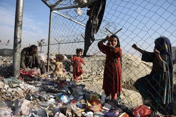 Trẻ em tại thủ đô Kabul, Afghanistan, ngày 4/12/2021. (Ảnh: TTXVN)