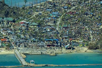 Cảnh tàn phá do bão Rai ở tỉnh Surigao del Norte (Philippines), ngày 17/12/2021. (Ảnh: TTXVN)