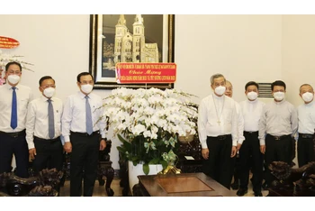 Đồng chí Nguyễn Văn Nên thăm, chúc mừng Tòa Tổng Giám mục Tổng Giáo phận TP Hồ Chí Minh và Tổng Giám mục Nguyễn Năng, Tổng Giáo phận TP Hồ Chí Minh.
