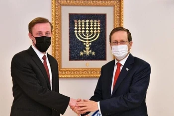 Cố vấn An ninh quốc gia Mỹ Jake Sullivan (trái) gặp Tổng thống Israel Isaac Herzog. (Nguồn: The Times of Israel)