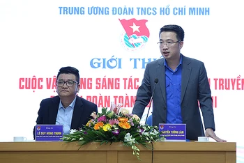 Đồng chí Nguyễn Tường Lâm, Bí thư Trung ương Đoàn, trao đổi thông tin về Cuộc vận động đến các nhạc sĩ, nghệ sĩ.