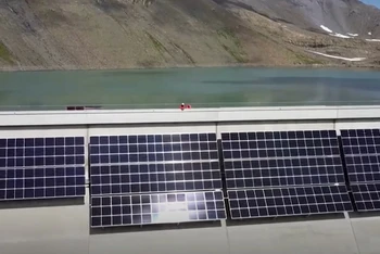 Một dự án điện mặt trời tại Thụy Sĩ. (Ảnh: Reuters)