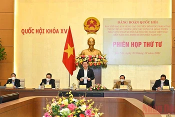 Chủ tịch Quốc hội Vương Đình Huệ phát biểu ý kiến tại Phiên họp.