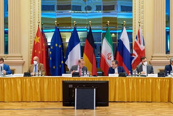 Các nhà ngoại giao tham gia cuộc đàm phán về khôi phục JCPOA tại Vienna. (Nguồn: Reuters)