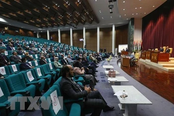 Toàn cảnh một phiên họp Quốc hội Libya tại Sirte. (Ảnh: AFP/TTXVN)