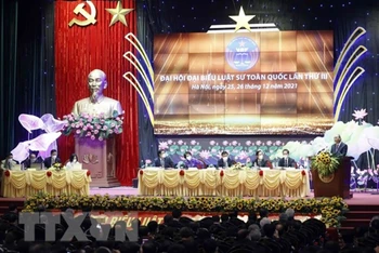Chủ tịch nước Nguyễn Xuân Phúc phát biểu tại Đại hội đại biểu Luật sư toàn quốc lần thứ ba. (Ảnh: Thống Nhất/TTXVN)