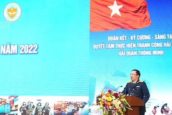 Tổng Cục trưởng Hải quan Nguyễn Văn Cẩn phát biểu tại hội nghị.