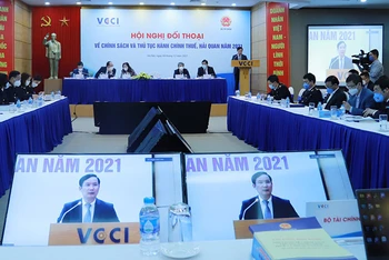 Đối thoại về chính sách và thủ tục hành chính thuế, hải quan năm 2021 do Bộ Tài chính cùng VCCI tổ chức (Ảnh: VCCI).