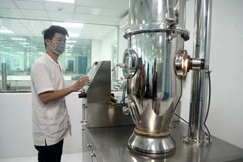 Phòng lab với thiết bị hiện đại của Viện Thực phẩm chức năng tại Khu công nghệ cao Hòa Lạc.