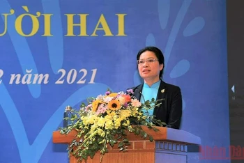 Chủ tịch Hội Liên hiệp Phụ nữ Việt Nam Hà Thị Nga phát biểu tại Hội nghị.
