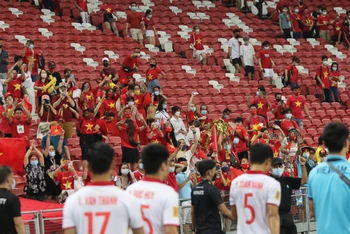 Việt Nam chia tay AFF Cup, cùng người hâm mộ hướng tới vòng loại thứ ba World Cup. (Ảnh: VFF).